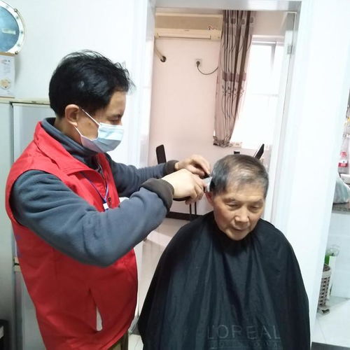 可預(yù)約上門理發(fā)泡腳做保潔 四川自貢高新區(qū)居家養(yǎng)老服務(wù)新模式上線為5000余老年人服務(wù)