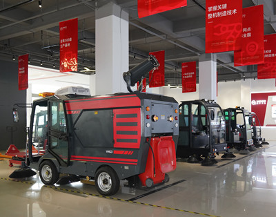 揚(yáng)子S10電動(dòng)掃地車(chē)助力蒙牛圣牧高科，打造綠色高效清潔新標(biāo)桿
